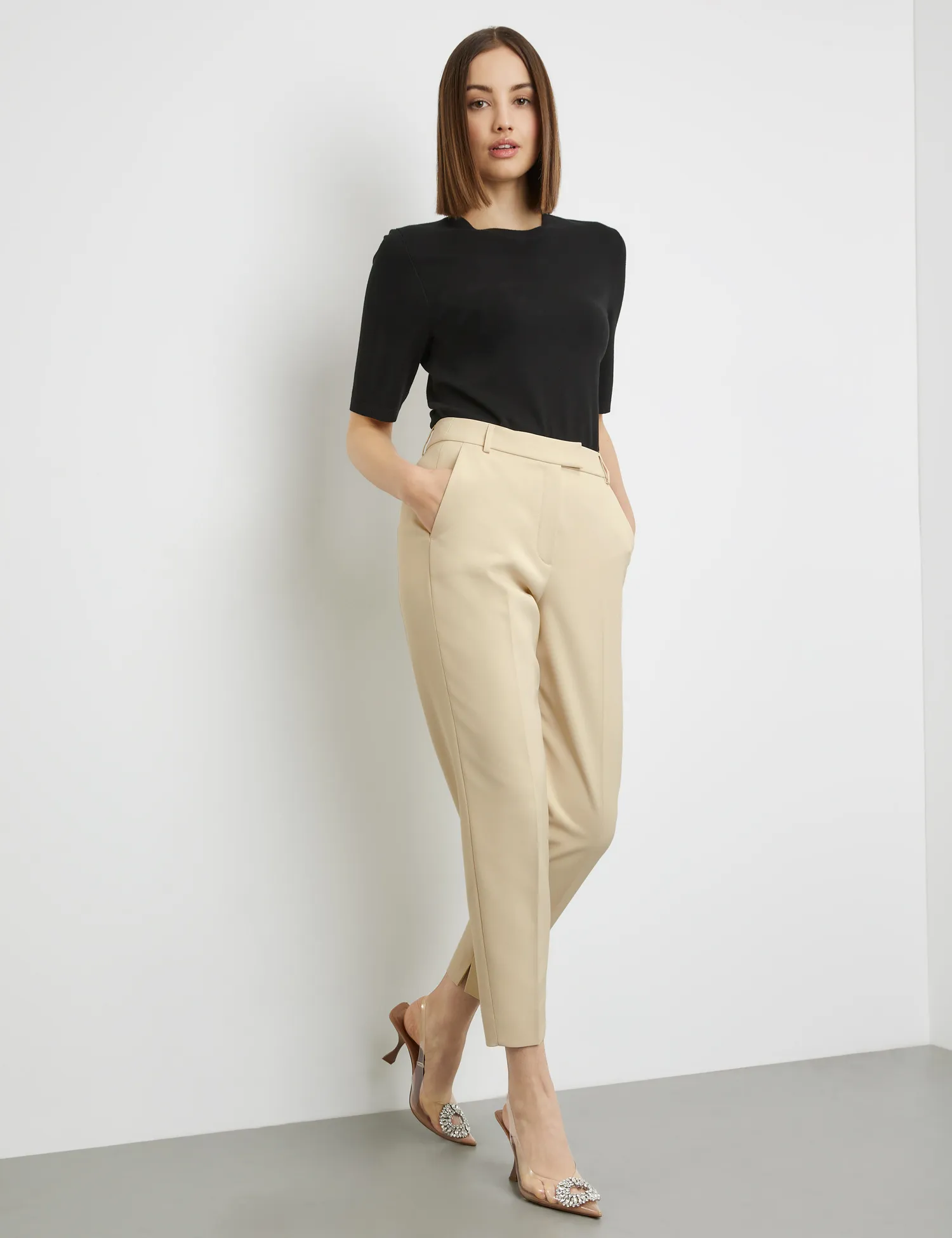 7/8-length pressed pleat trousers in a slim fit