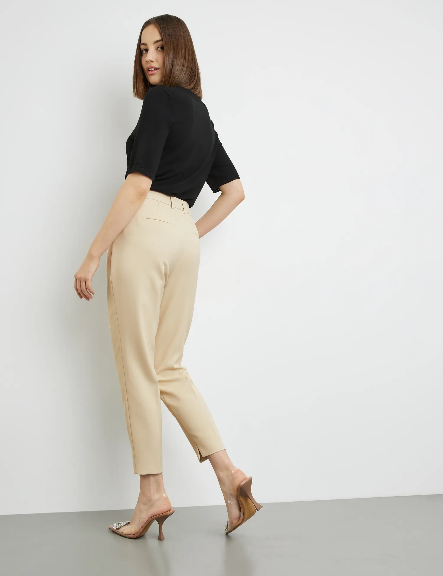 7/8-length pressed pleat trousers in a slim fit