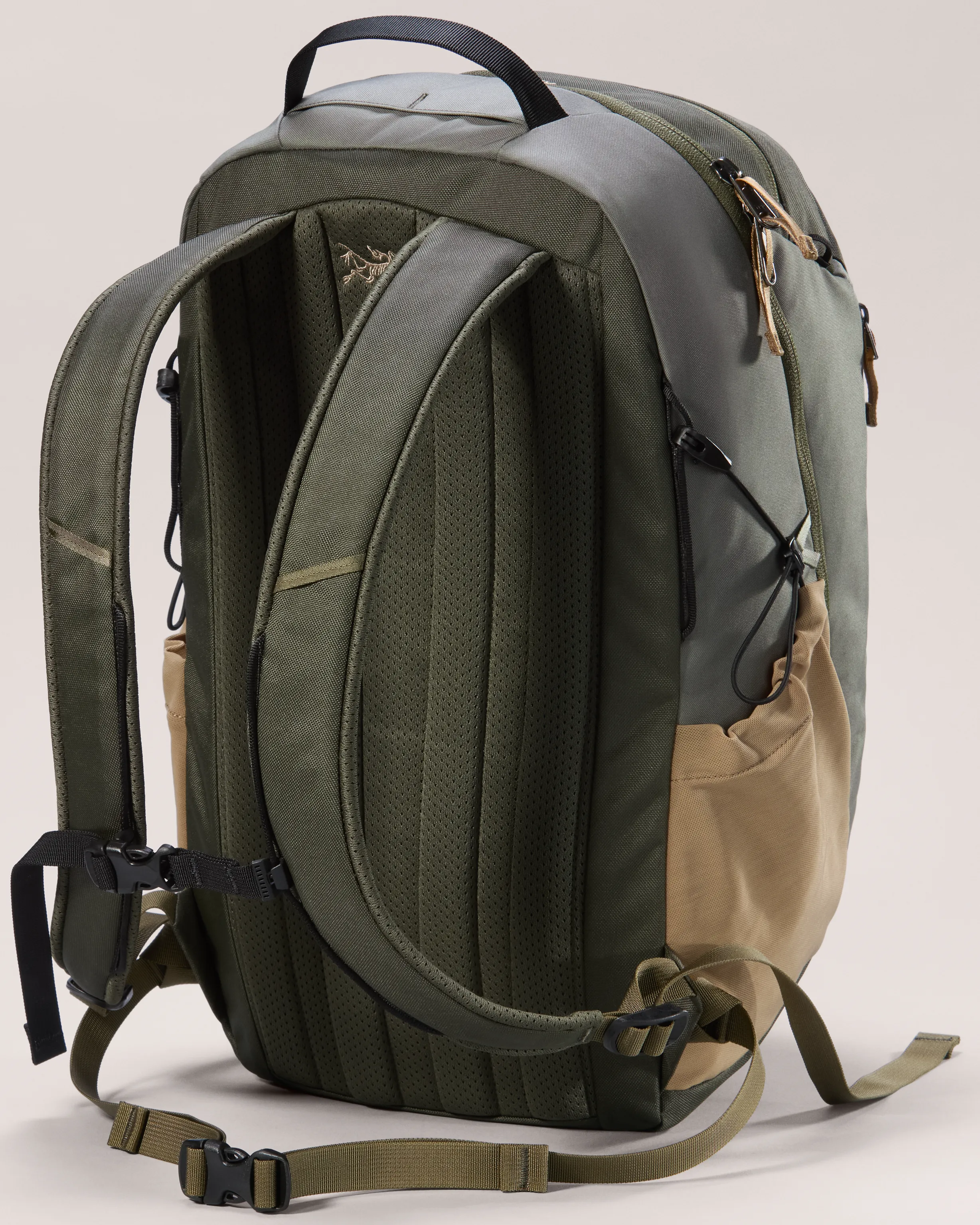 Arc'teryx Mantis 26L Backpack Tatsu/Forage | Buy Arc'teryx Mantis 26L Backpack Tatsu/Forage here | Outnorth