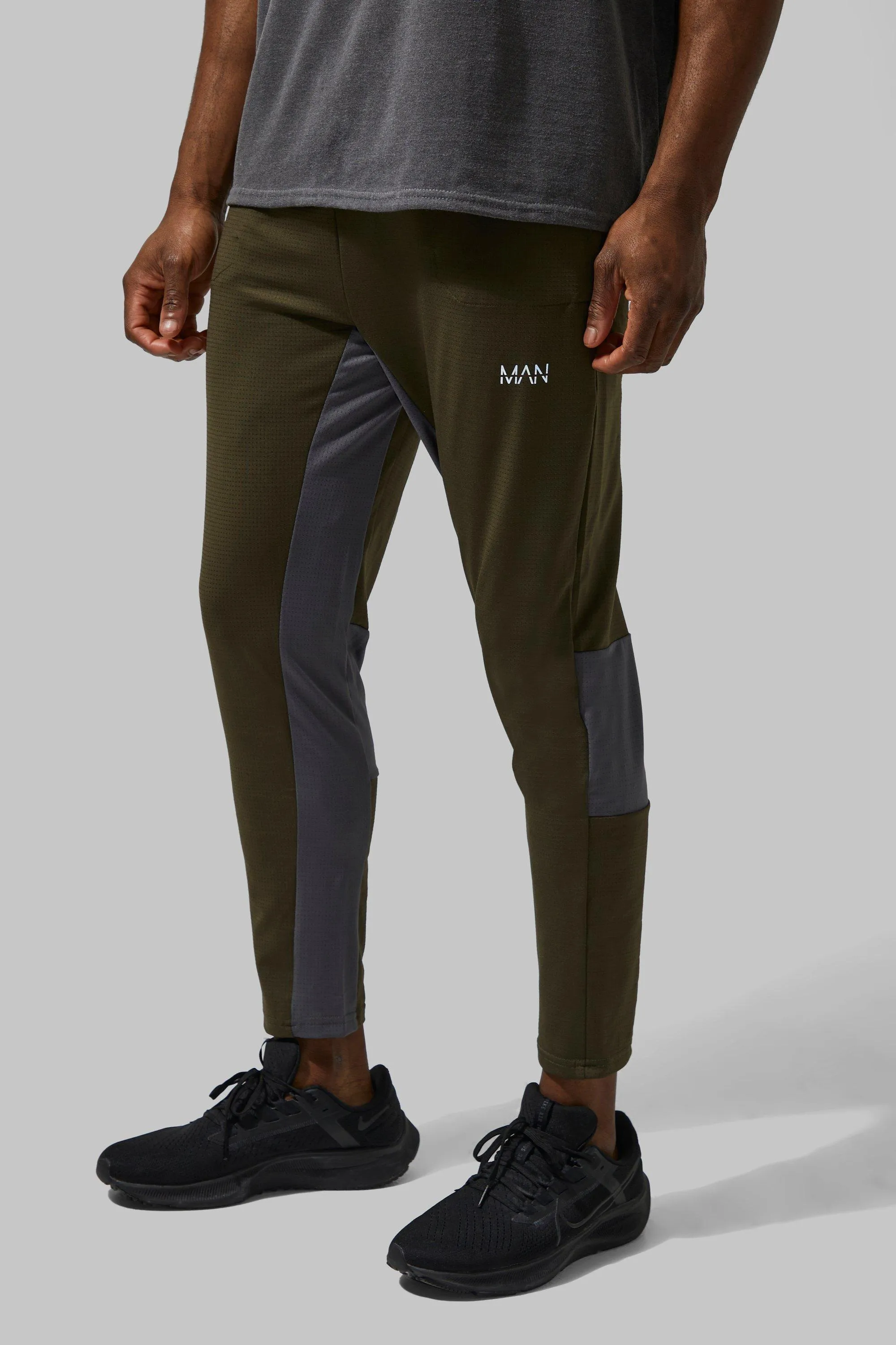 Man Active Ultra Stretch Contrast Cropped Joggers | boohooMAN UK